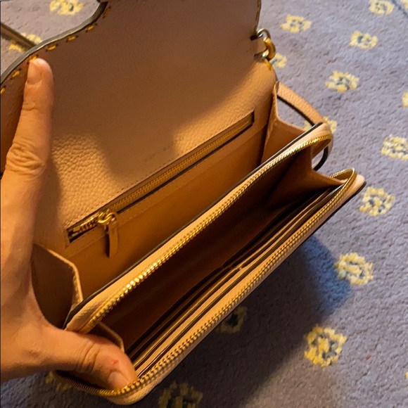 Tory Burch $298 McGraw Flat Wallet Crossbody - Picture 3 of 5
